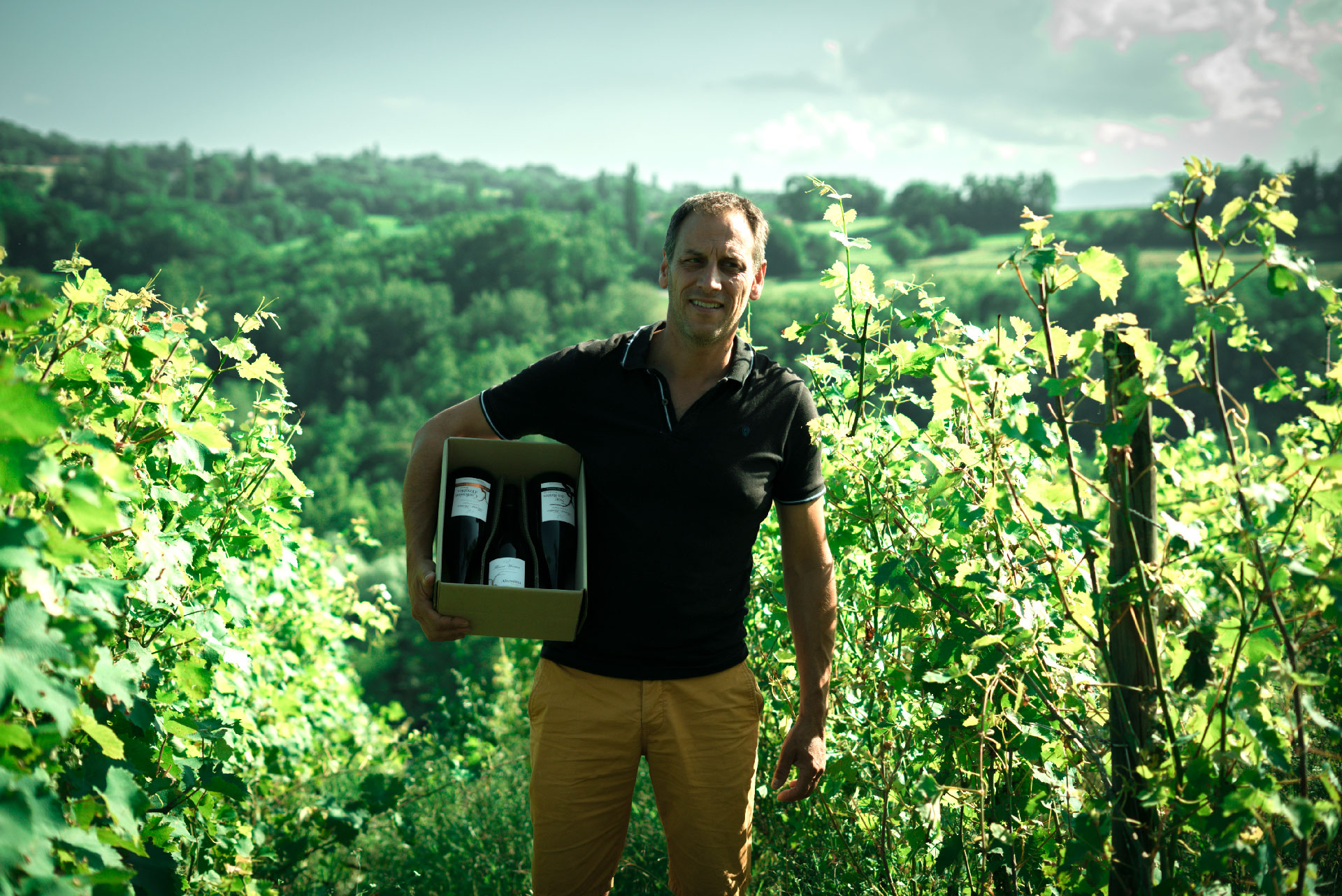 Florent Héritier dans ses vignes à Frangy, producteur de vin en biodynamie pour Ô Champs Paysans à Collonges-sous-Salève en Haute-Savoie